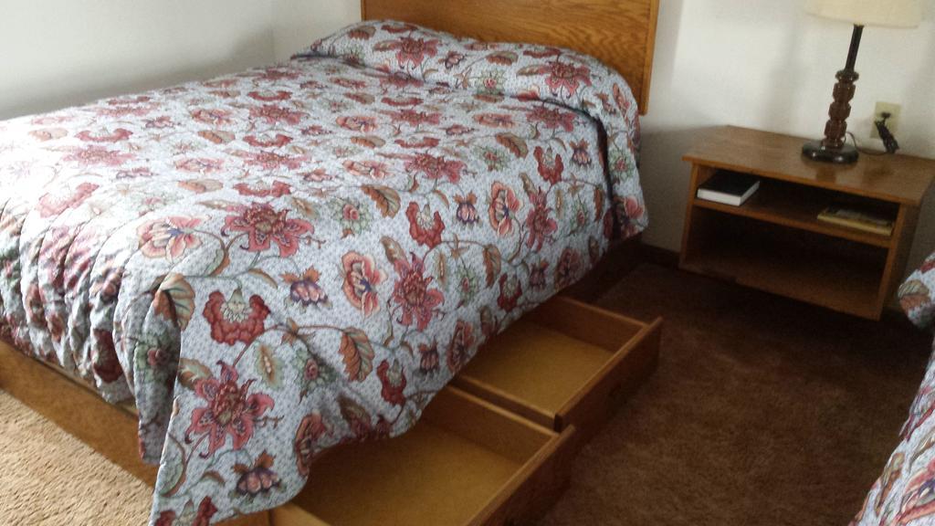 Cool City Motel Two Rivers Стая снимка