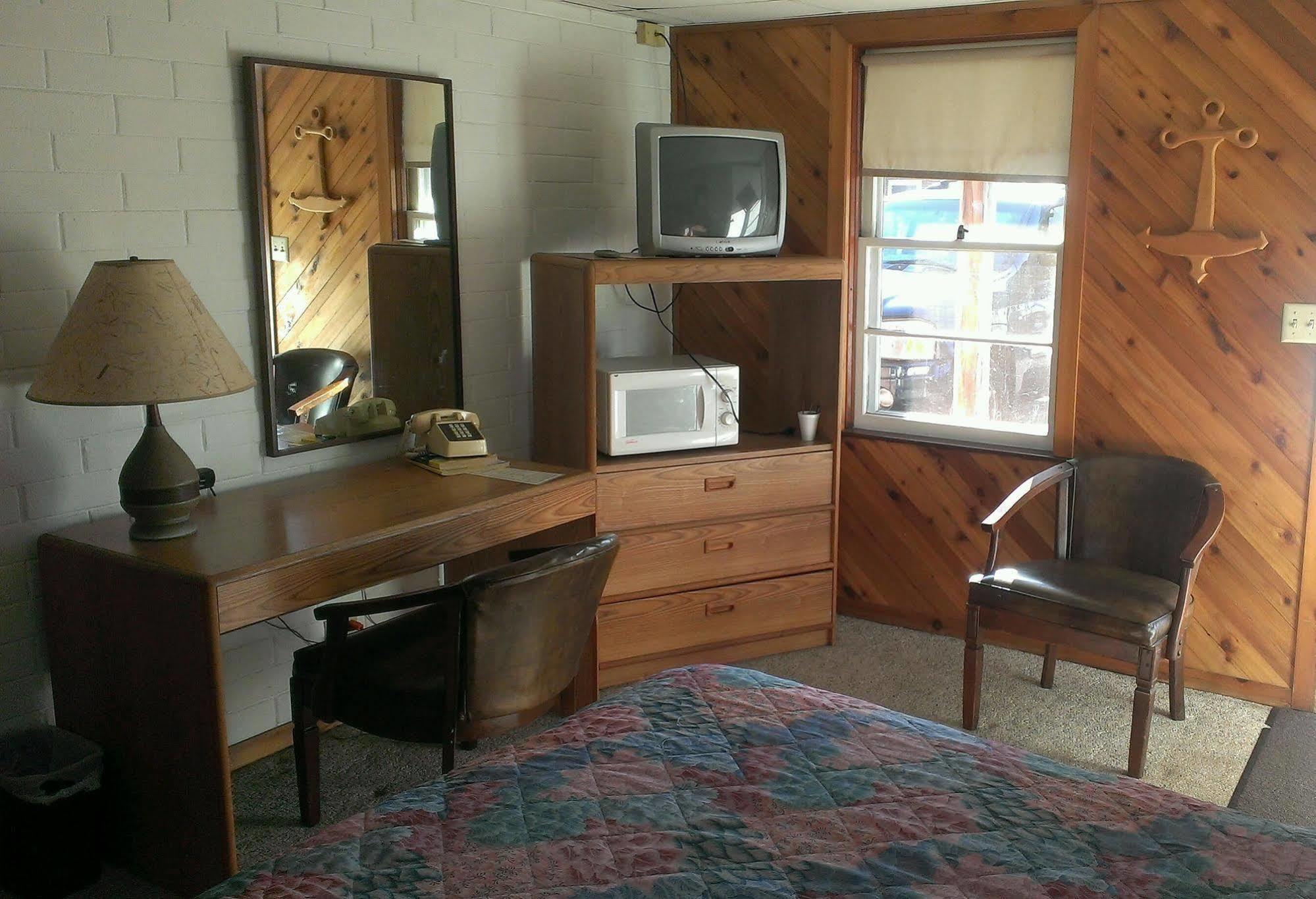 Cool City Motel Two Rivers Екстериор снимка